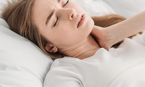 How to Treat a Stiff Neck After Sleeping